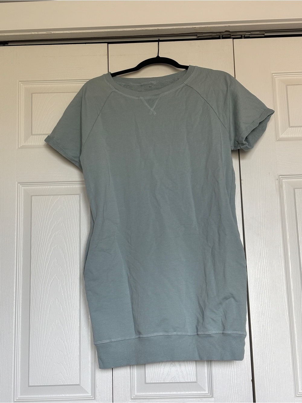 Everyday Short Sleeve Tunic Top in Sage Green
